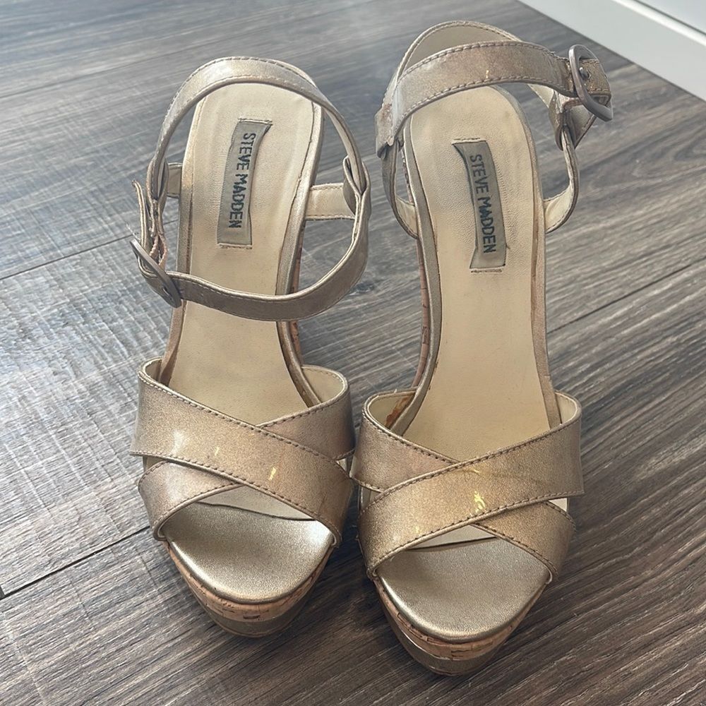 Steve Madden Gold/Champagne Heels Size 7.5